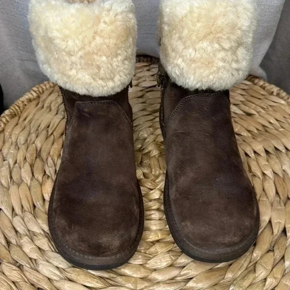 UGG Women's Brown Metro Tas Sheepskin Fur Ankle Winter Boot Size 7